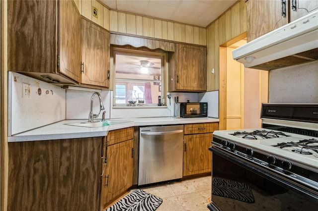 kitchen with stainless steel dishwasher, ceiling fan, sink, and gas range gas stove