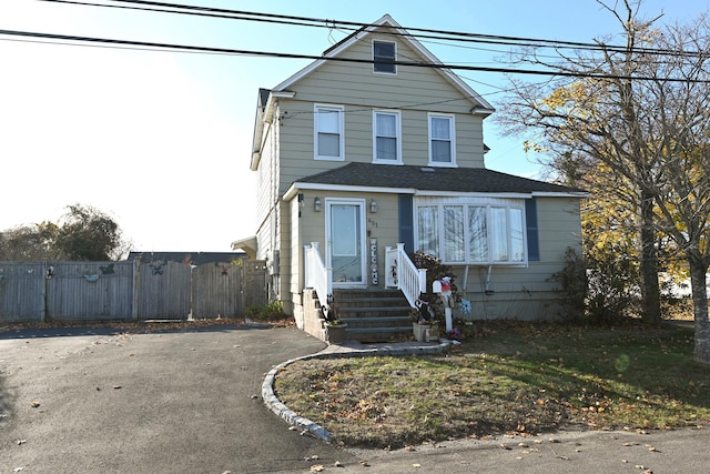 651 Madison Ave, Lindenhurst, NY 11757 - traditional home with a shingled roof