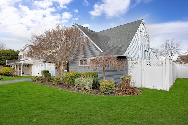 view of side of property featuring a lawn