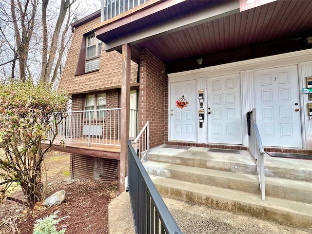 doorway to property with covered porch