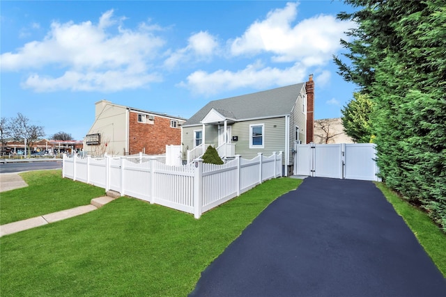 view of front of house with a front lawn