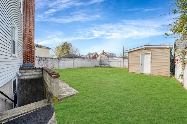 view of yard with an outdoor structure