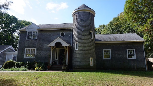 view of front of house with a front lawn