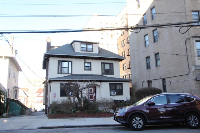 view of front property