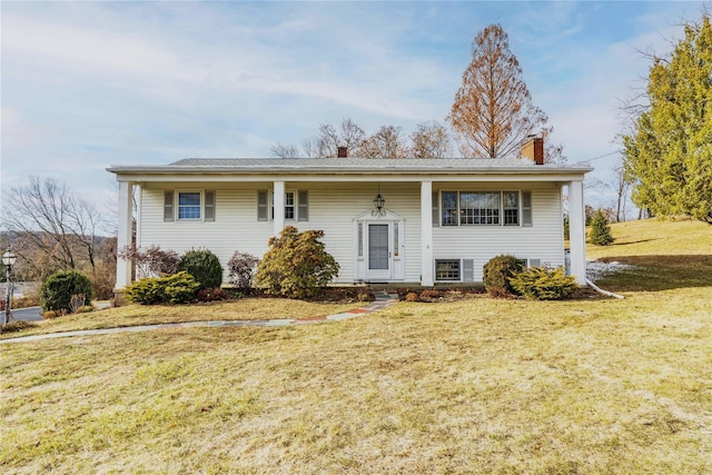 view of front facade featuring a front lawn