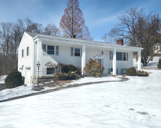 view of front facade featuring a garage