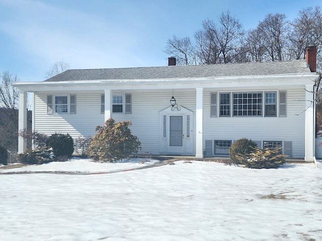 view of front of property