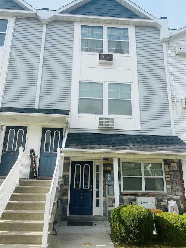 109 Dolphin Ct, Bronx, NY 10473 - photo 1