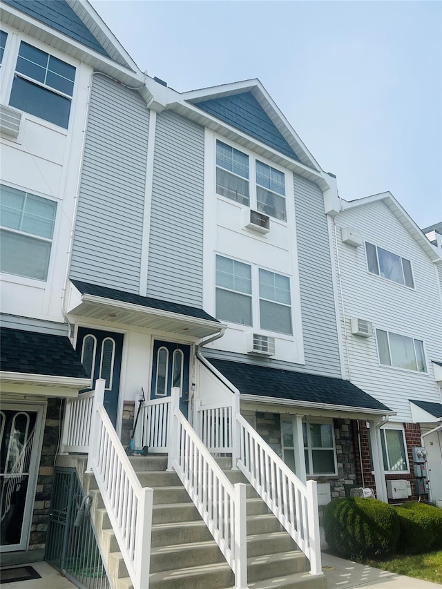 109 Dolphin Ct, Bronx, NY 10473 - photo 3