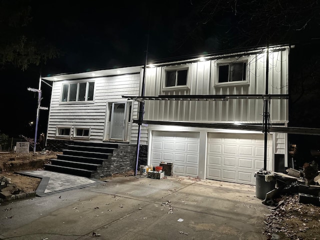 view of front of house featuring a garage