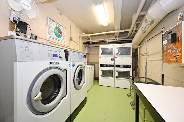 washroom featuring washer and clothes dryer and stacked washer and dryer