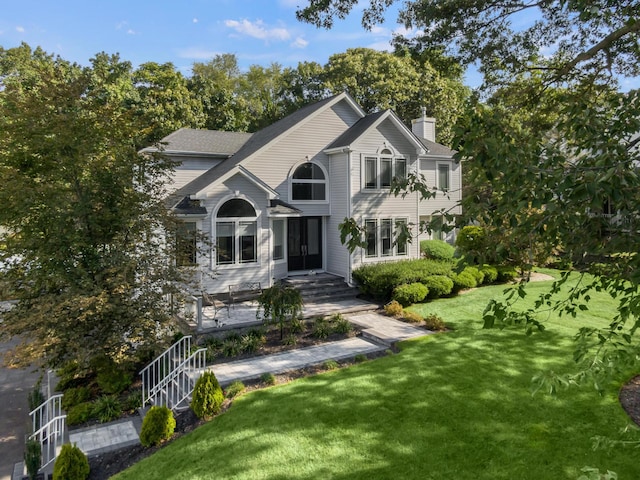 view of front of house featuring a front yard