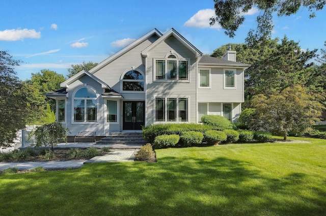 view of front of property featuring a front yard