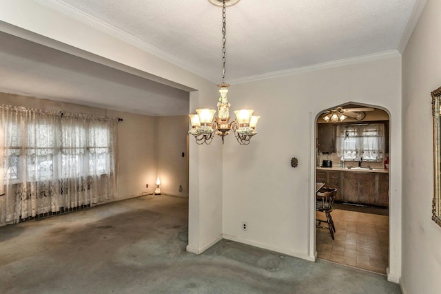 carpeted dining room featuring a textured ceiling, ceiling fan with notable chandelier, sink, and crown molding