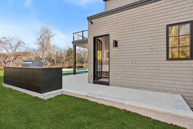 view of yard featuring a patio area and a balcony