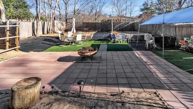 view of patio featuring a fire pit and grilling area