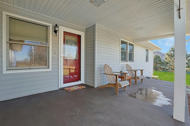 property entrance featuring a porch