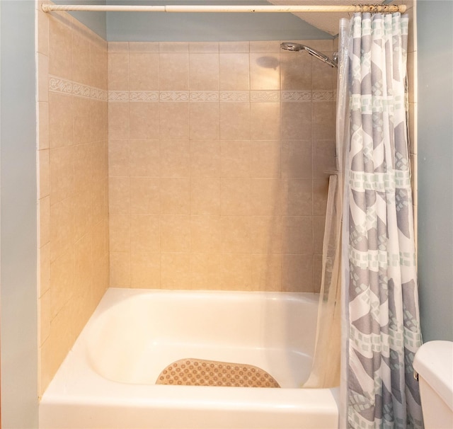 bathroom featuring toilet and shower / bath combo with shower curtain