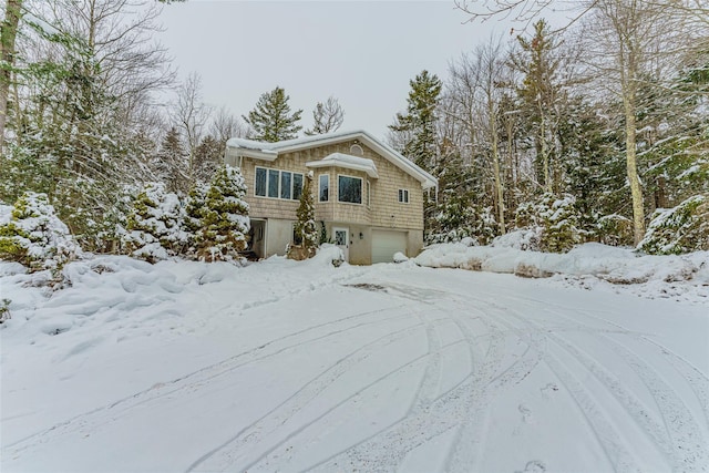 view of front facade with a garage