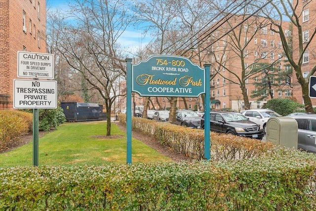 community sign with a lawn