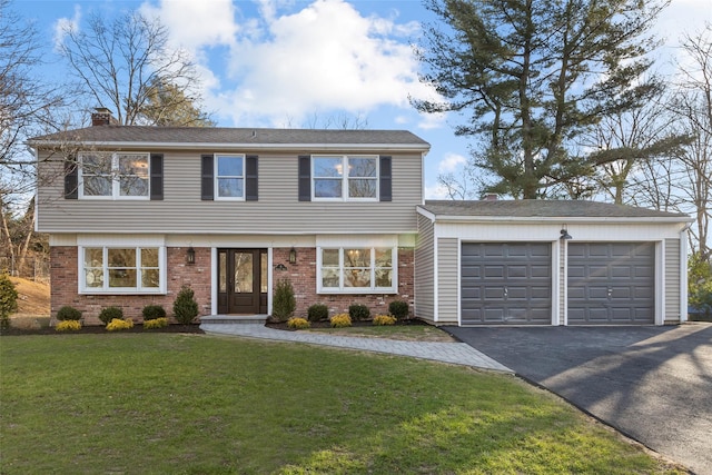 view of front of house featuring a front lawn and a garage