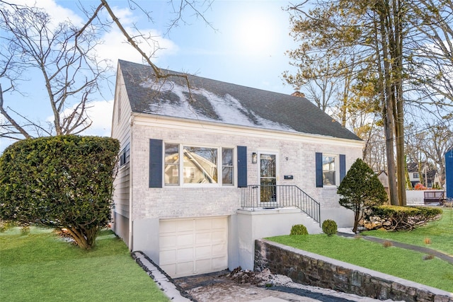 view of front facade featuring a garage and a front lawn