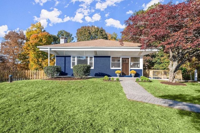 view of front facade with a front lawn