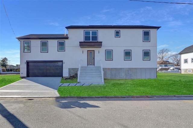 view of front of house featuring a garage and a front yard