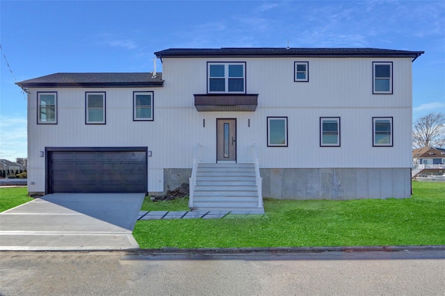 view of front of home featuring a front yard and a garage