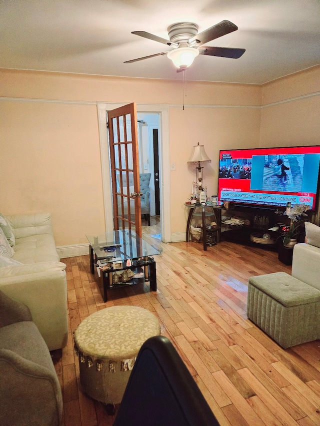 living room with hardwood / wood-style flooring and ceiling fan