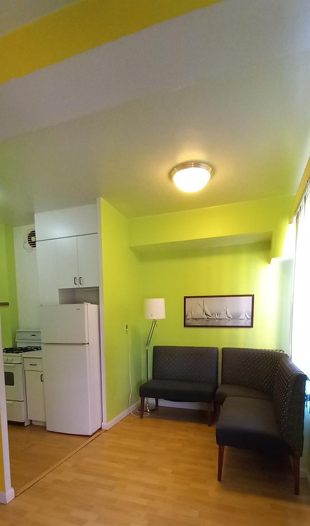 sitting room with light hardwood / wood-style floors