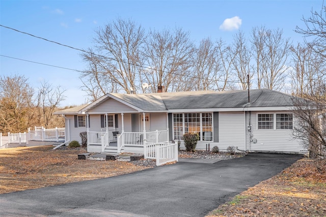 single story home featuring a porch