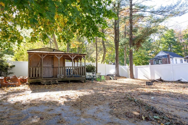 view of yard with a shed