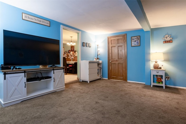 living room with carpet floors and an inviting chandelier