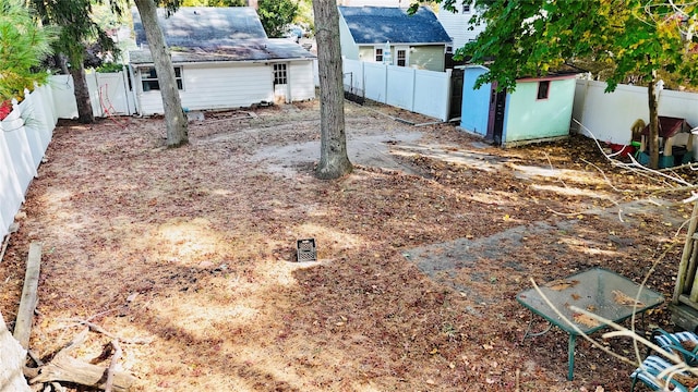 view of yard with a storage shed