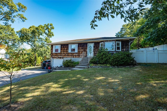 view of front facade featuring a front lawn and a garage