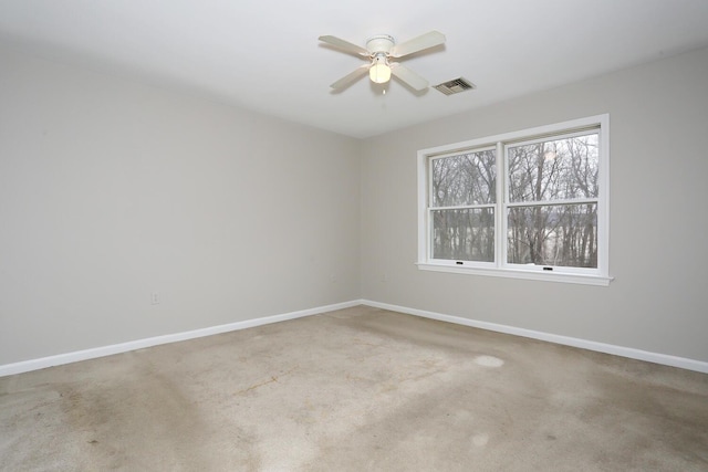 carpeted empty room featuring ceiling fan