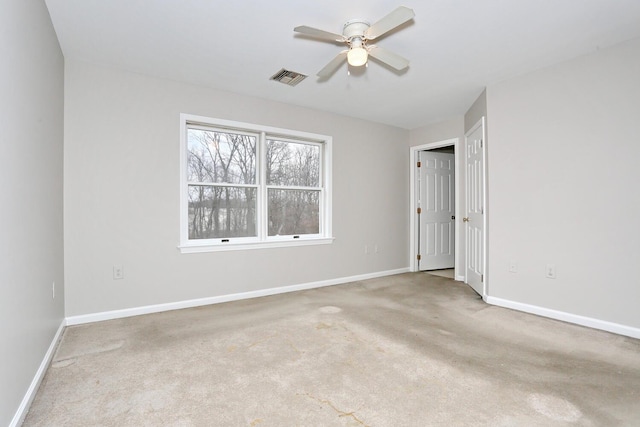 carpeted empty room featuring ceiling fan