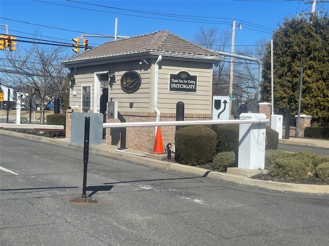 view of front of property with a fenced front yard