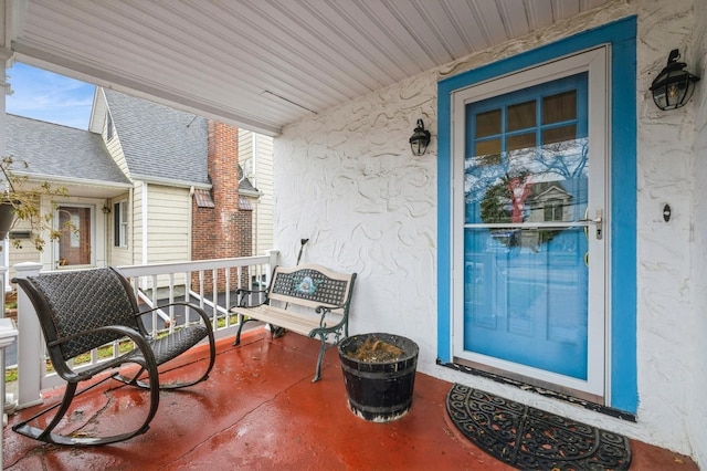 property entrance with covered porch