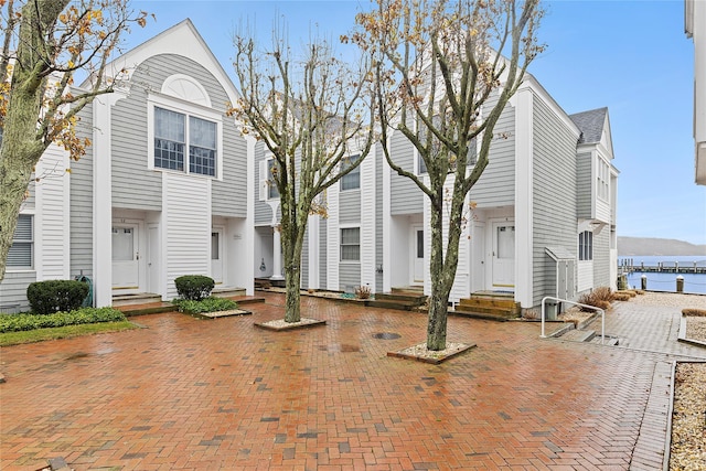 view of front of property featuring a water view