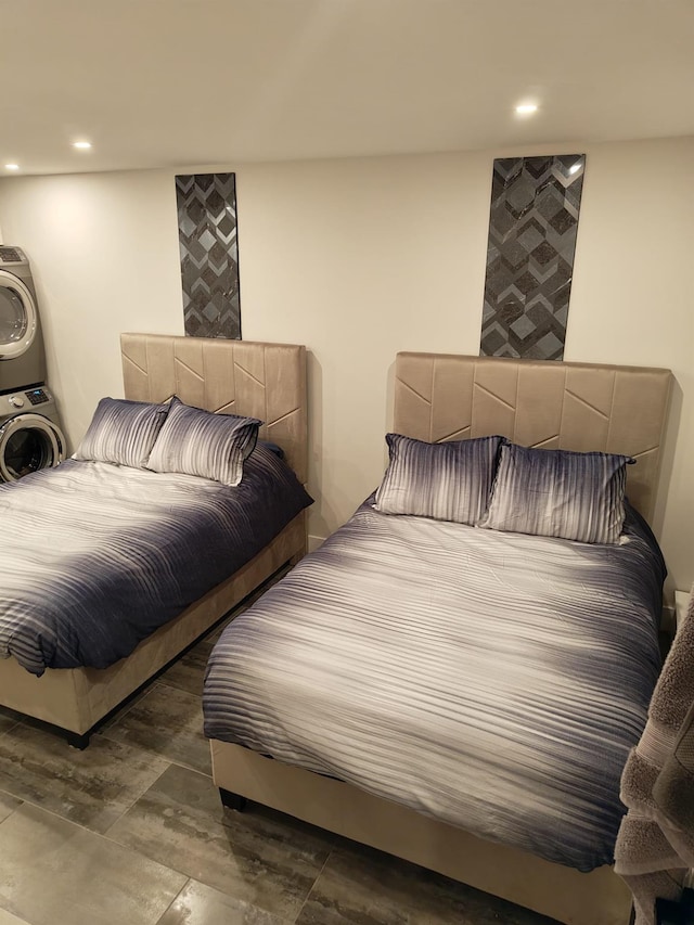 bedroom featuring stacked washing maching and dryer