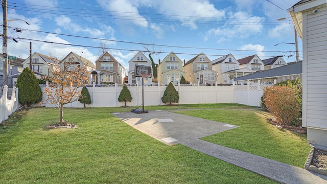 view of yard featuring a patio