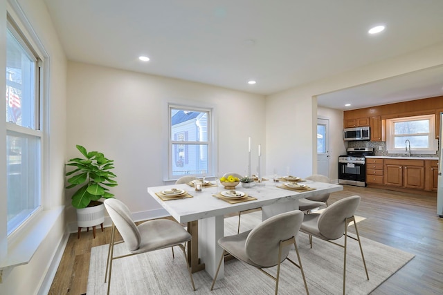 dining room featuring plenty of natural light, light hardwood / wood-style floors, and sink