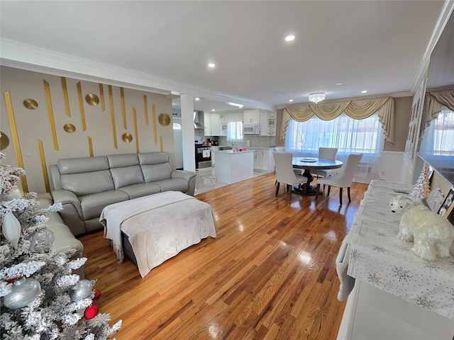 living room featuring hardwood / wood-style floors and ornamental molding