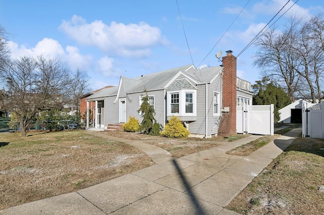 view of front of property with a front lawn