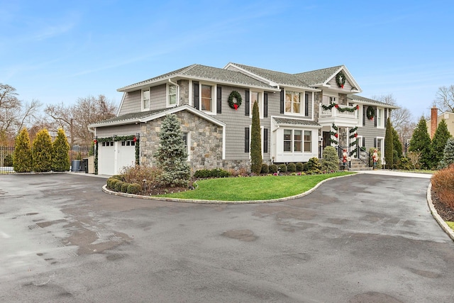 view of front of home featuring a garage and a front yard