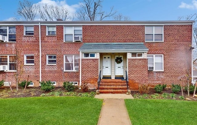 view of front of home with a front lawn