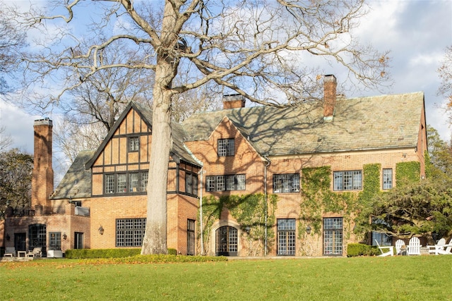 tudor house featuring a front lawn