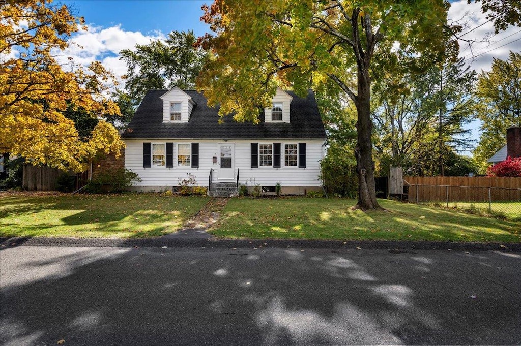 cape cod-style house featuring a front lawn